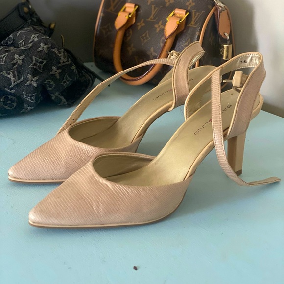 Women's Sandals. - Picture 2 of 2